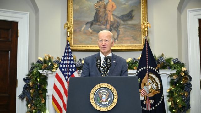 Biden Urges Congress to Swiftly Pass Ukraine Aid, Emphasizing 'We Can't Allow Putin to Win'