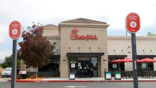 Chick-fil-A Joins the Trend Fast-Food Chains Increasing Prices Amid Economic Pressures! (1)