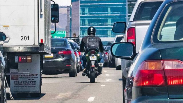 Watch Here, Arizona Traffic Rules The Legality of Lane Splitting for Motorcycles (1)