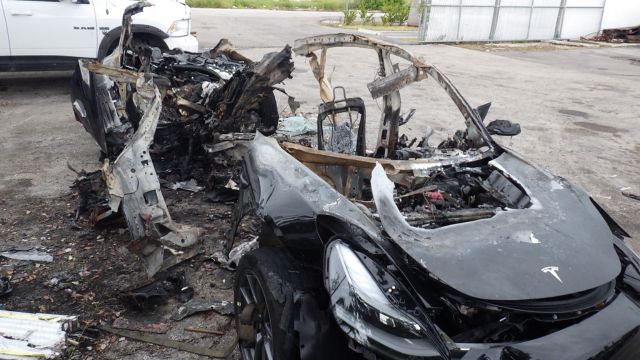 Fatal Tesla Crash 20-Year-Old Driver Dies in Fiery Accident (1)
