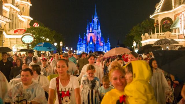 Shock Announcement Disney World Competitor Park Shuts Down, Guests Urgently Removed (1)