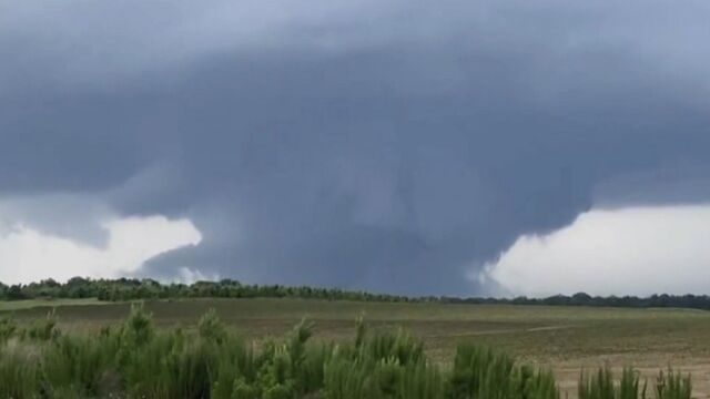 Tornado Watch Authorities Investigate Possible Tornado Formation near Georgia, Florida (1)