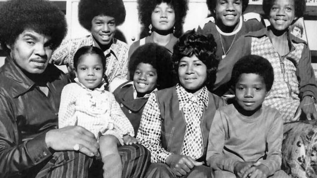 Age Ain't Nothing But a Number The Jackson Family Members in Order of Birth (1)