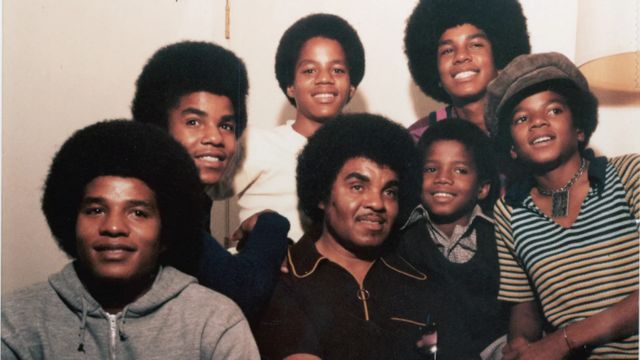 Age Ain't Nothing But a Number The Jackson Family Members in Order of Birth (2)